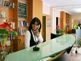 Home Latin Paris Hotel